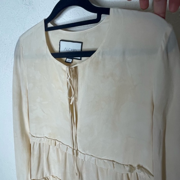 Alexis Silk Tunic Peasant Top Flare Sleeve Size XS Tiered Tie Front Cream - Picture 4 of 10